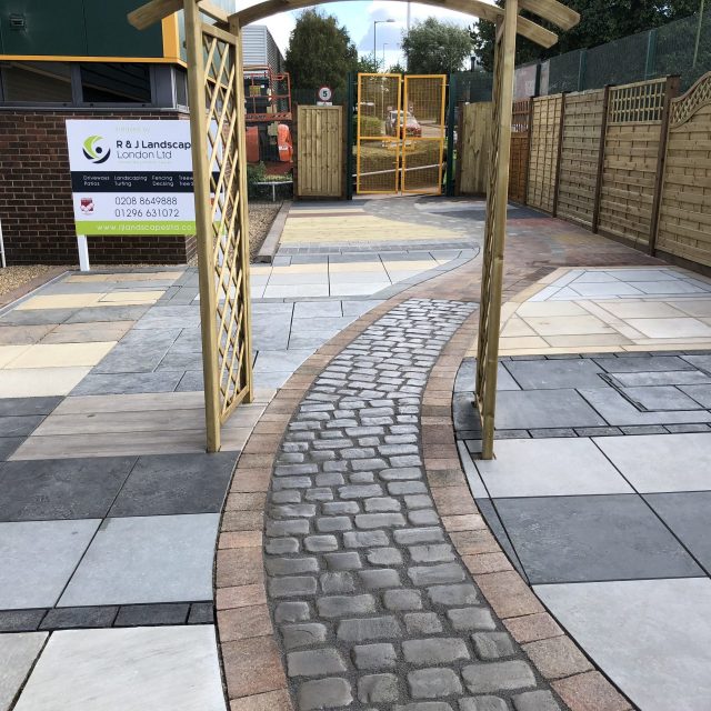 R & J Landscapes (London)