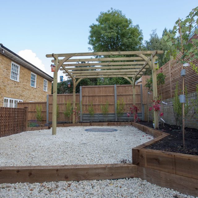 R & J Landscapes (London)