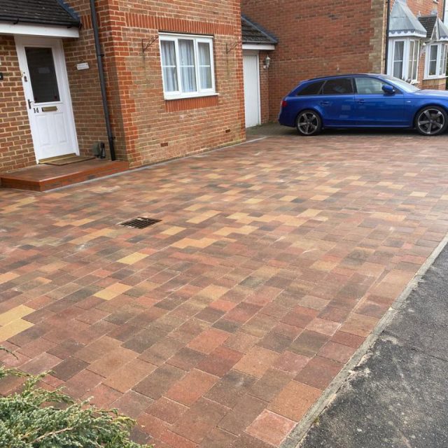 R & J Landscapes (London)